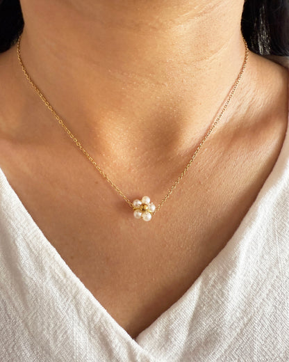 Daisy Pearl Flower Necklace