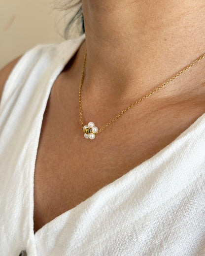 Daisy Pearl Flower Necklace