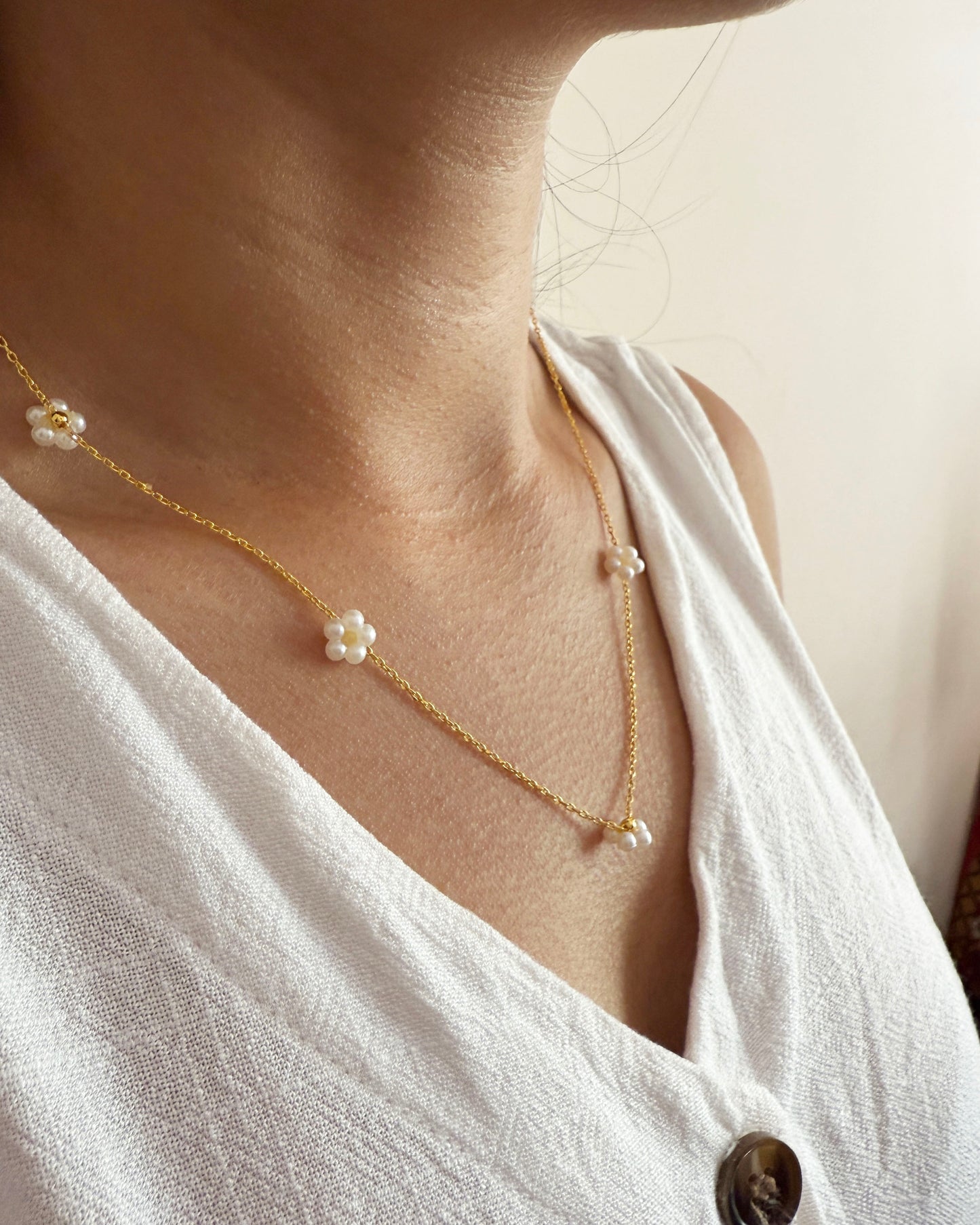 Daisy Pearl Flower Necklace